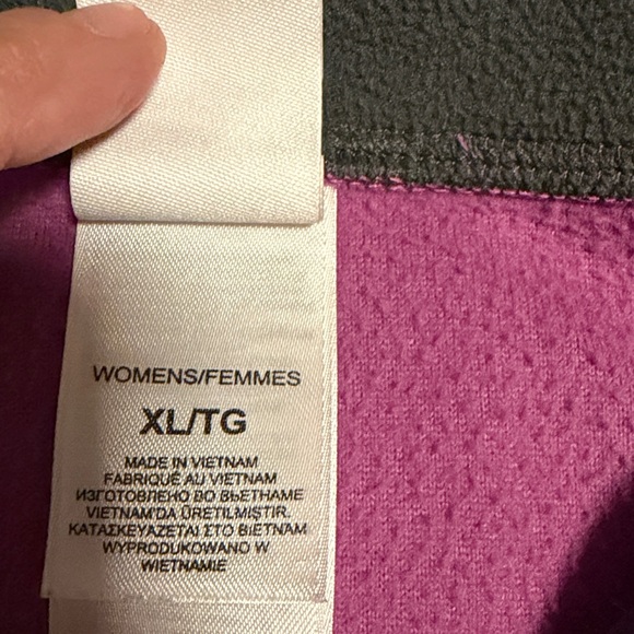 The North Face Women’s Fleece Vest - Picture 3 of 6